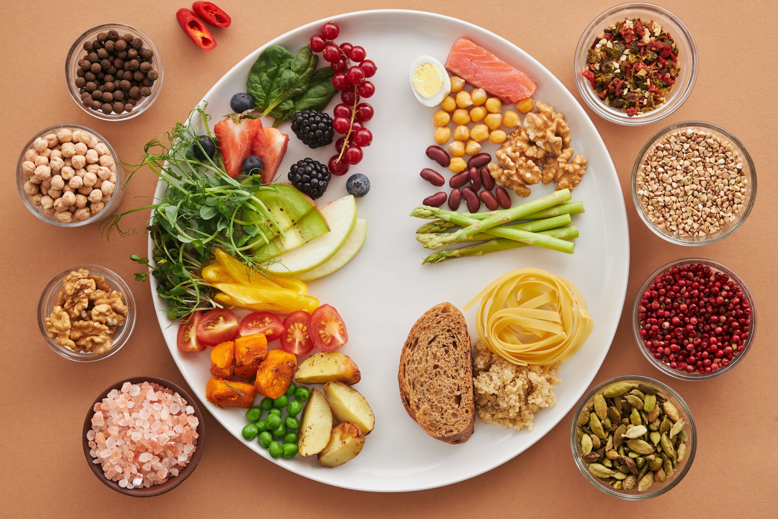 Alimentos saludables en mesa